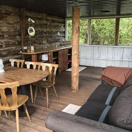 Privaatne Mereaeaerne Puhkemaja Saunaga! Сasa de vacaciones *